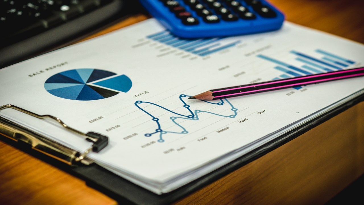 30+ Fresh Podcast Statistics To Tune Into